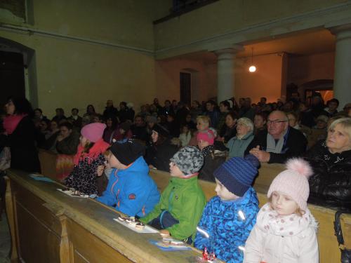 Vystoupení­ sboru gymnázia Lovosice a Lovosického žesťového kvintetu v mí­stní­m kostele